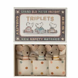 Triplets baby mice